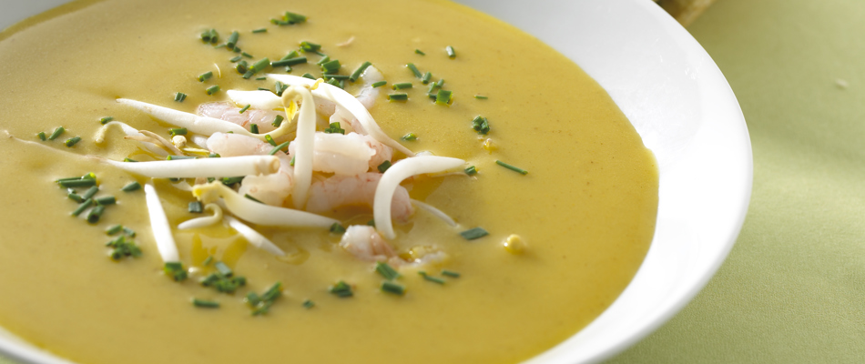 Karrysuppe med rejer og brød