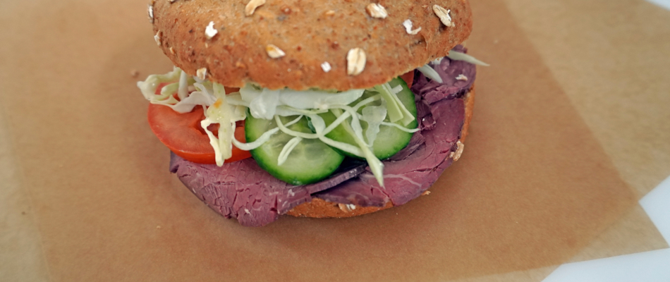 Sandwich med Roasbeef og salat