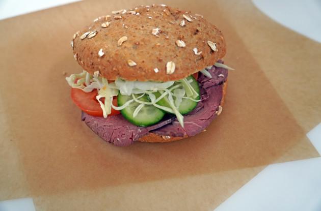 Sandwich med Roasbeef og salat